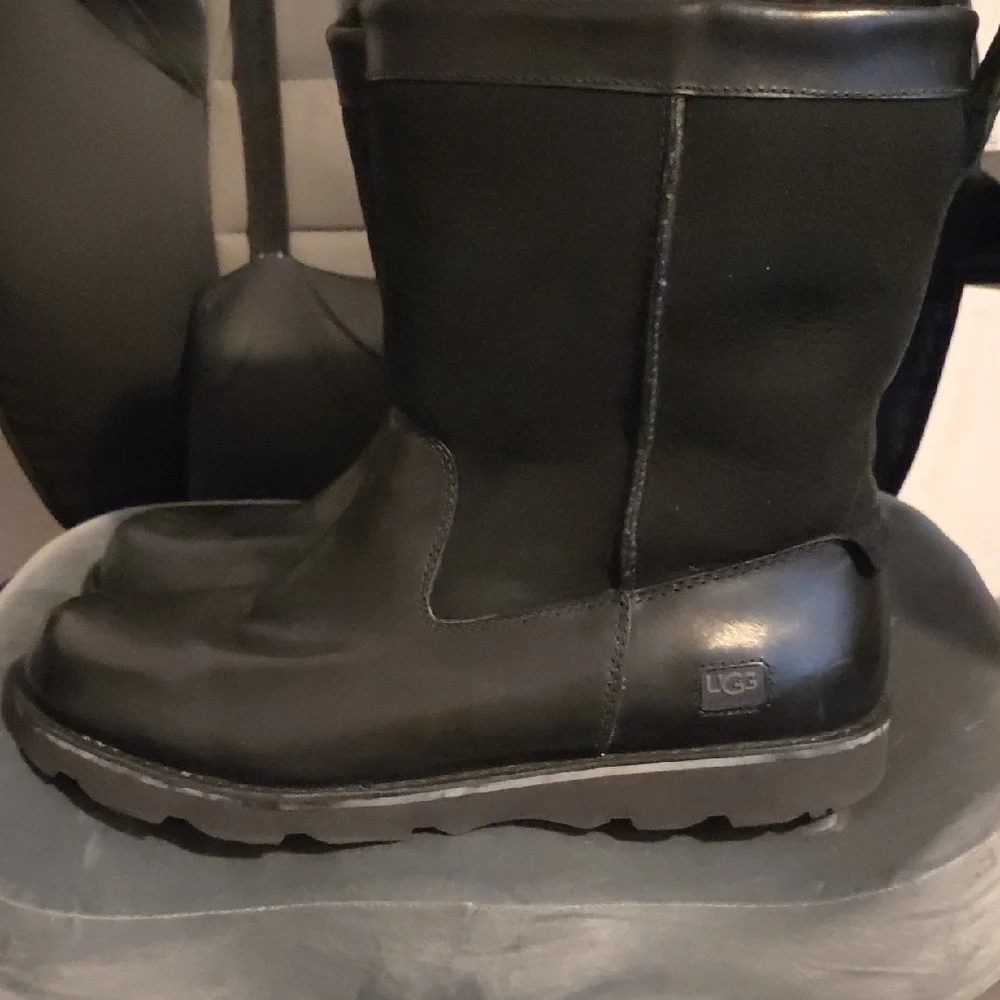 UGG Men's Black Leather Chelsea Boots with Elastic Side Panels